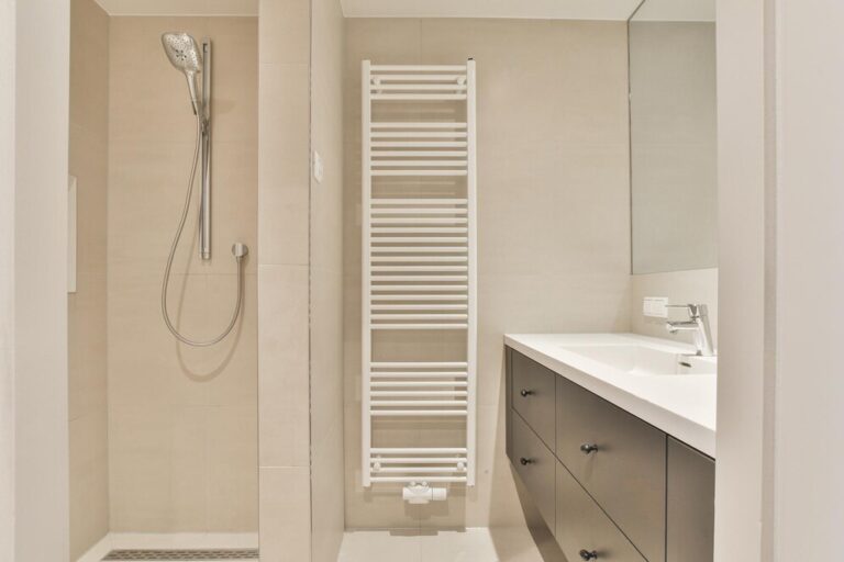 Los Angeles's Shower Doors